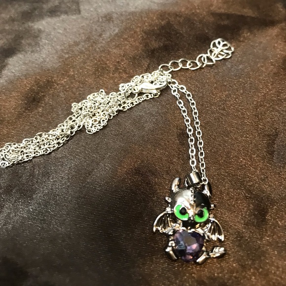Toothless how to train a dragon purple heart necklace - Picture 6 of 7